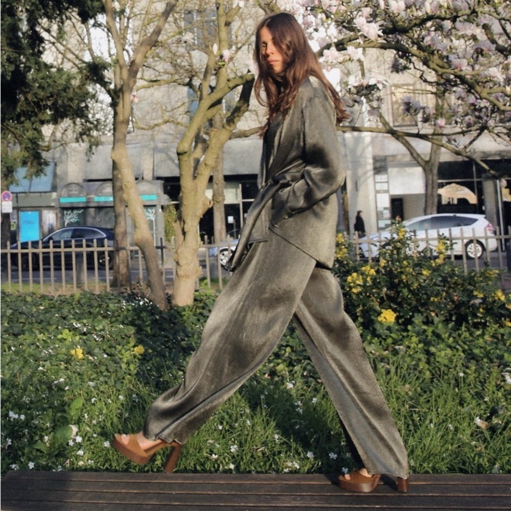 Zara Olive Metallic Shiny effect 2 piece. Blazer NWT but Pants have no tag.